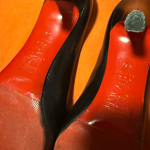 Christian Louboutin Peekaboo heels - Picture 2 of 4